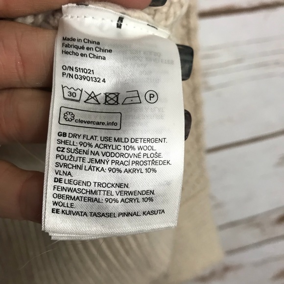 H & M Chunk Cable Knit Sweater Split Sleev… - Picture 7 of 7